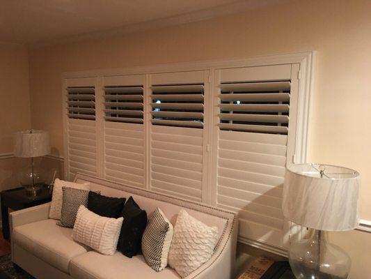 Plantation shutters With split view