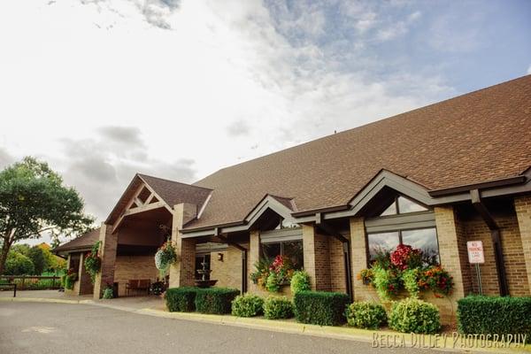 Beautiful photo of front Clubhouse entrance by Becca Dilley, photographer to an October 2013 wedding reception at Southview CC.