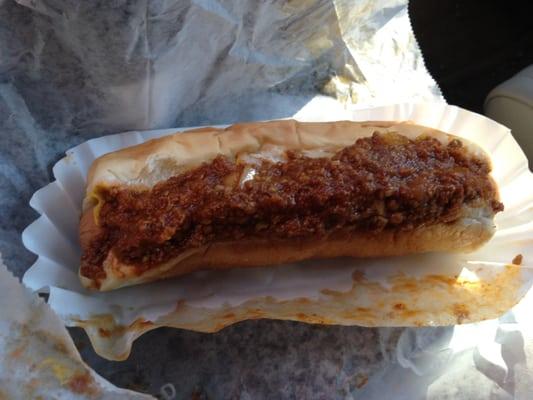 The Hot Dog here ($1.99) is pretty darn good - nice flavor in the chili.