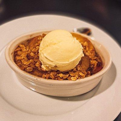 Warm apple crisp