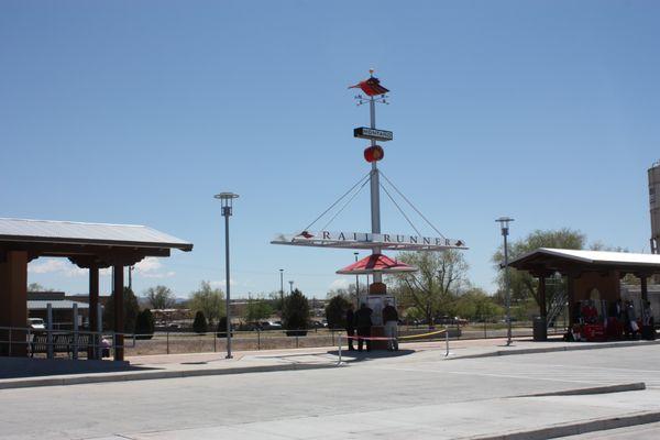 Montaño Rail Runner Station Platform