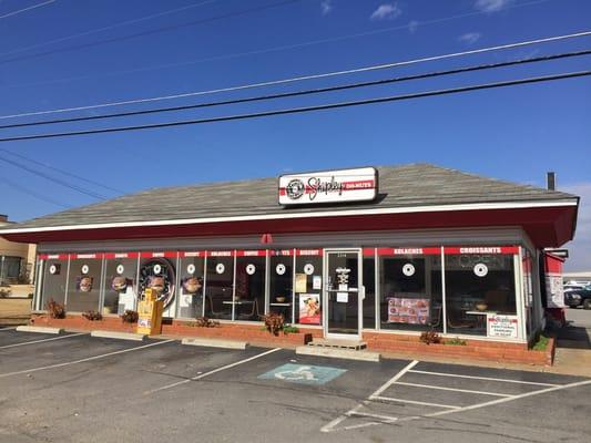 Shipley donuts 2214 E.Race street.Searcy,Arkansas.72143