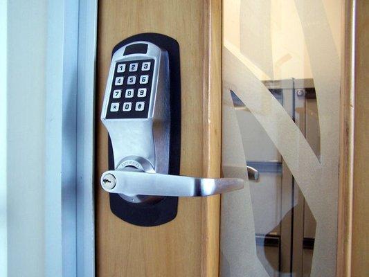 Keypad installation with 5 stars locksmith