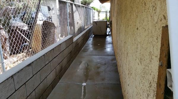 Residential concrete: retaining wall and walkway. Ontario, CA