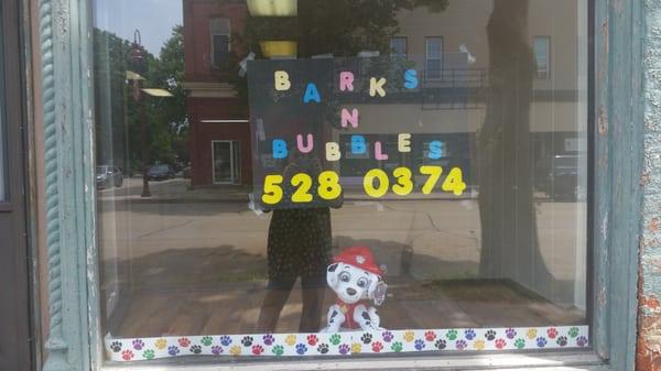 Barks and Bubbles Grooming Salon