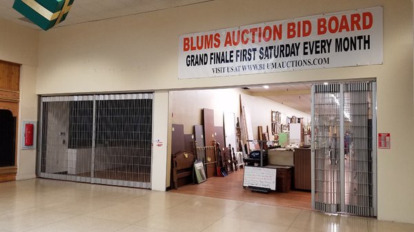 Old Schuylkill Mall location. Storefront.