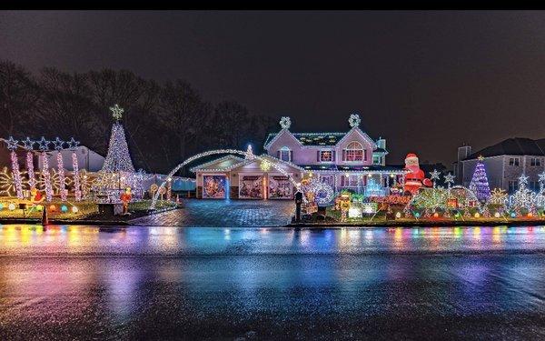 Elm Avenue Dancing Light Show