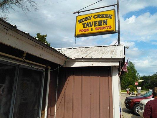 Friendly place for a burger, fried fish, pizza etc.