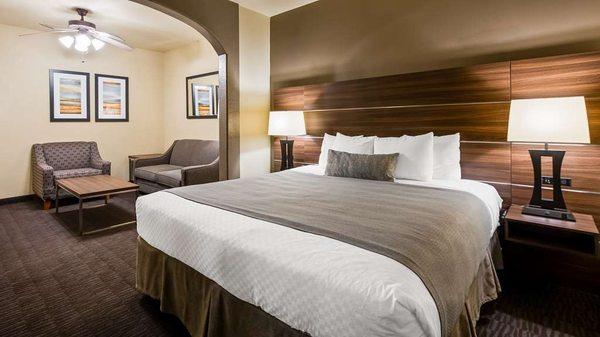 Enjoy our king bedroom suite and a 46"TV with full HD channels!