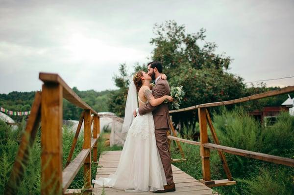 Bride Yael in SHAREEN bridal and her hubby Will