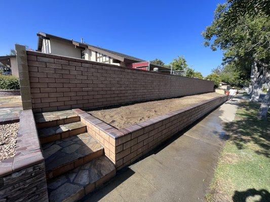 Slumpstone Block wall + retaining wall with bullnose caps