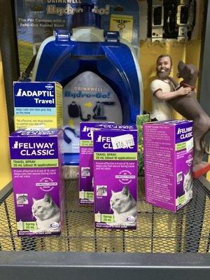 Feliway classic travel spray! Great for long car trips for cats.