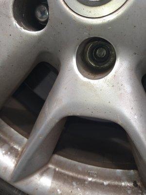 No lug nut and broken stud