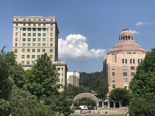 Government buildings. bookends of style.