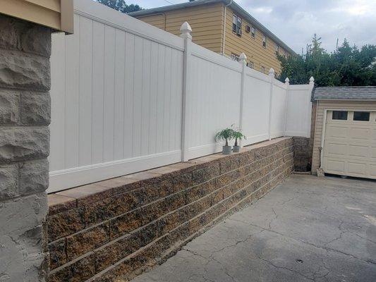 Retainer Wall & Vinyl Fence