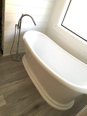 Freestanding tub and tub filler install