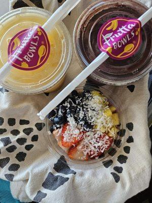 Left to right: Mango Coconut Refresher, Very Berry Smoothie, Bermuda Bowl with a pitaya base