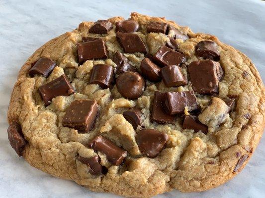 Hershey's Chocolate Chip Sumo Cookie