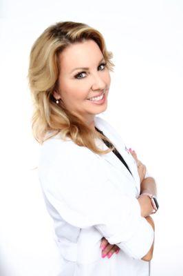 Lori Robertson, MSN, FNP-C, Owner + Lead Practitioner @injectionexpert