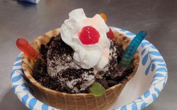 Dirt & Worms Sundae