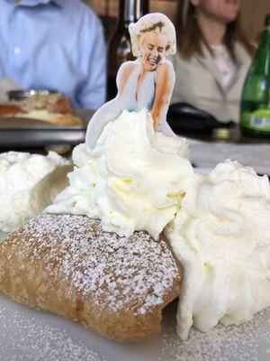 Fresh apfel strudel.