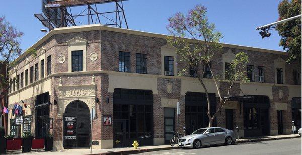 Upstairs entrance is on Larrabee at the corner of Larrabee and Santa Monica Blvd