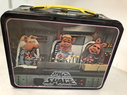 1/29/20. Wednesday afternoon. Old school original Pigs In Space lunch box from The Muppet Show. Late 1970's! Y'all remember this??