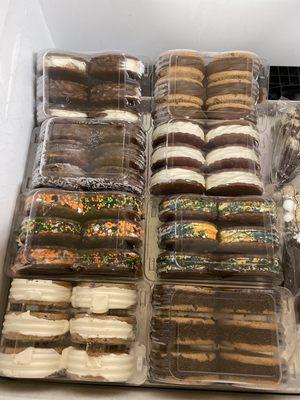 Ice cream sandwiches for take home