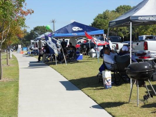 Tailgating on Stadium Drive