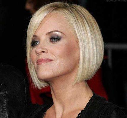 This is the haircut that I originally wanted- a straight short bob, one length with smooth edges. Simple right?