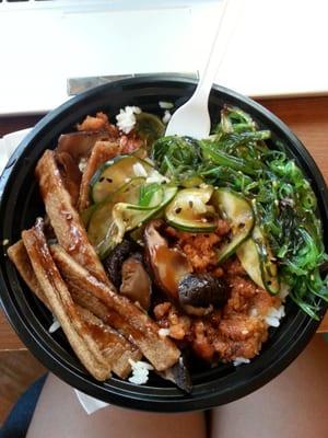 My sushi bowl tonight: sushi rice+ spicy tuna + tofu + seaweed salad + Cucumber salad + shiitake mushroom. Delicious!