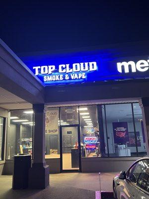 Smoke shop next to metro pcs