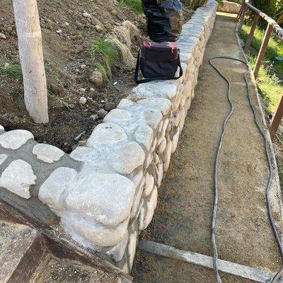 Natural stone wall