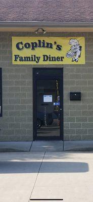 Come enjoy good food and a warm family atmosphere at Coplin's Family Diner.