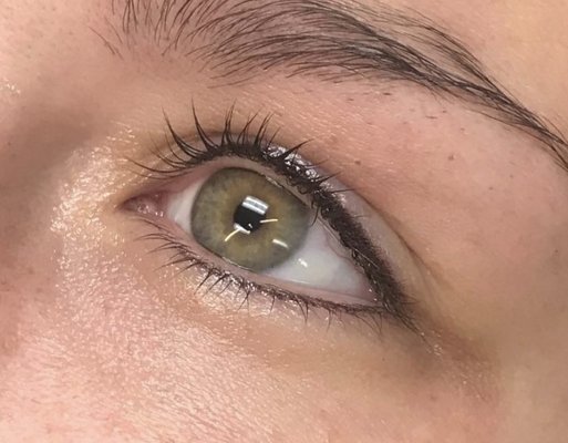 Beautiful permanent color in the lash line