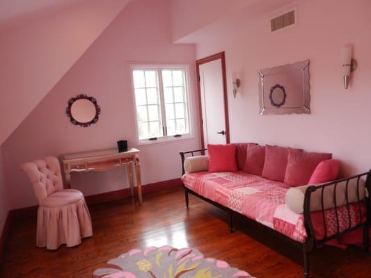 GIRL'S PINK BEDROOM