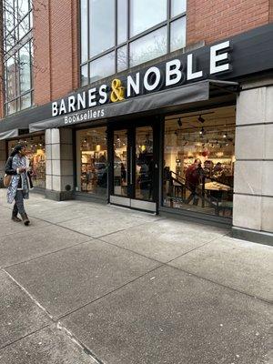 Barnes & Noble