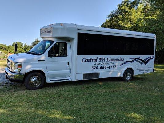 14 passenger limousine party bus