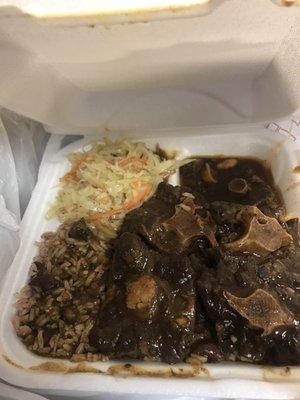 Cabbage rice and peas with oxtails