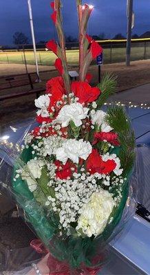 Carnations, baby's breath, gladiolus, hydrangeas, winter greenery.