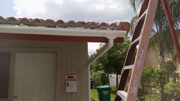 Finished Home Exterior Roof Power Washing/Rain Gutter Pressure Cleaning Project- Driveway View