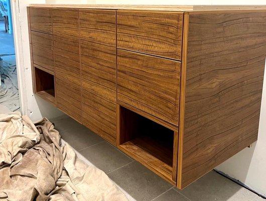 Floating vanity horizontal grain Teak