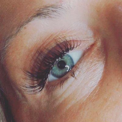 Eyelash extensions by Dawn