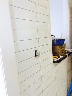 Vertical pattern large subway tile