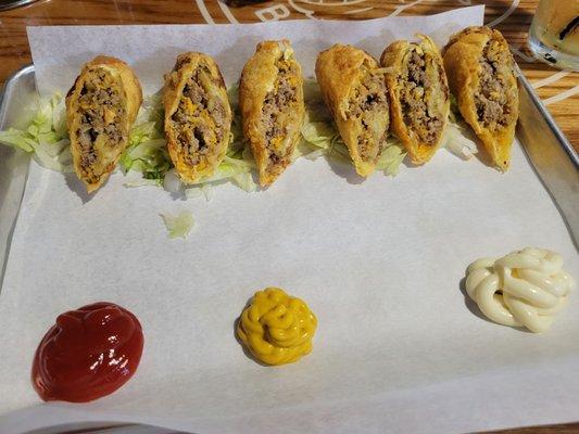 Cheeseburger egg rolls