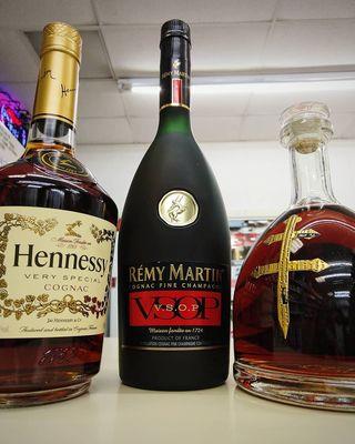 Hennessy, Remy Martin, D'Ussé, Courvoisier, Paul Masson...many choice of cognac and brandy.