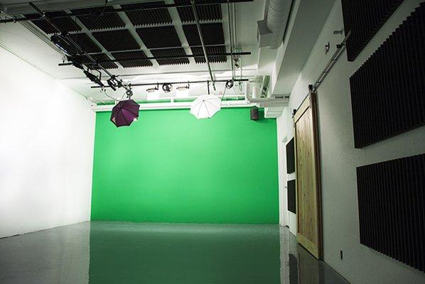 Green screen and overhead rack lighting system