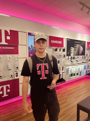 T-Mobile Storrs CT clerk shut off phone of a medically compromised elder, lied, refused to re-activate, and called the police.