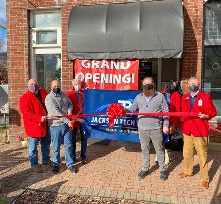 Owners Scott and Thomas cut the ribbon on 1st day open!