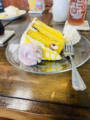 Lemon and blueberry cake... right amount of sweetness and definitely for an extra one to go... in a jar!! What a great idea!!